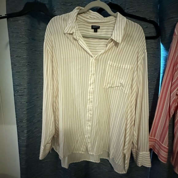 TORRID Set of 2 Textured Button-Up ShirtS - Picture 3 of 6